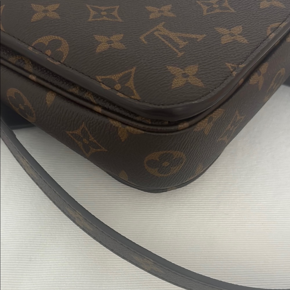 Louis Vuitton Monogram Pochette Métis - Picture 13 of 15